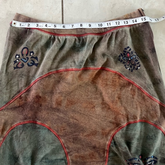 Rising International midi skirt with side zipper. Size Large - Picture 5 of 6